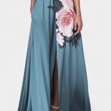 Elegante Vestido Radmila A-Line con Cuerpo Negro y Falda Floral en Contraste para un Look Sorprendente