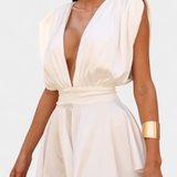 Vestido Rosalba Mono Corto con Escote Profundo y Cintura Marcada