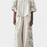 Helen Elegante Conjunto Floral con Pantalón Ancho y Manga Globo para un Estilo Confortable y Sofisticado