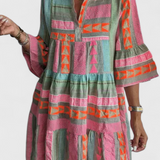 Gina Vestido Boho Corto con Bordados, Escote en V y Mangas Acampanadas para un Estilo Único