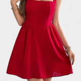 Vestido Mini Halter Kassandra con Espalda Abierta y Corte Evasé para un look irresistible