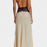 Elegante Vestido Largo Ashanty con Escote Halter y Detalles de Encaje Transparente en la Cintura