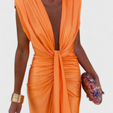 Elegante Vestido Midi Lakisha con Fruncido y Escote Profundo