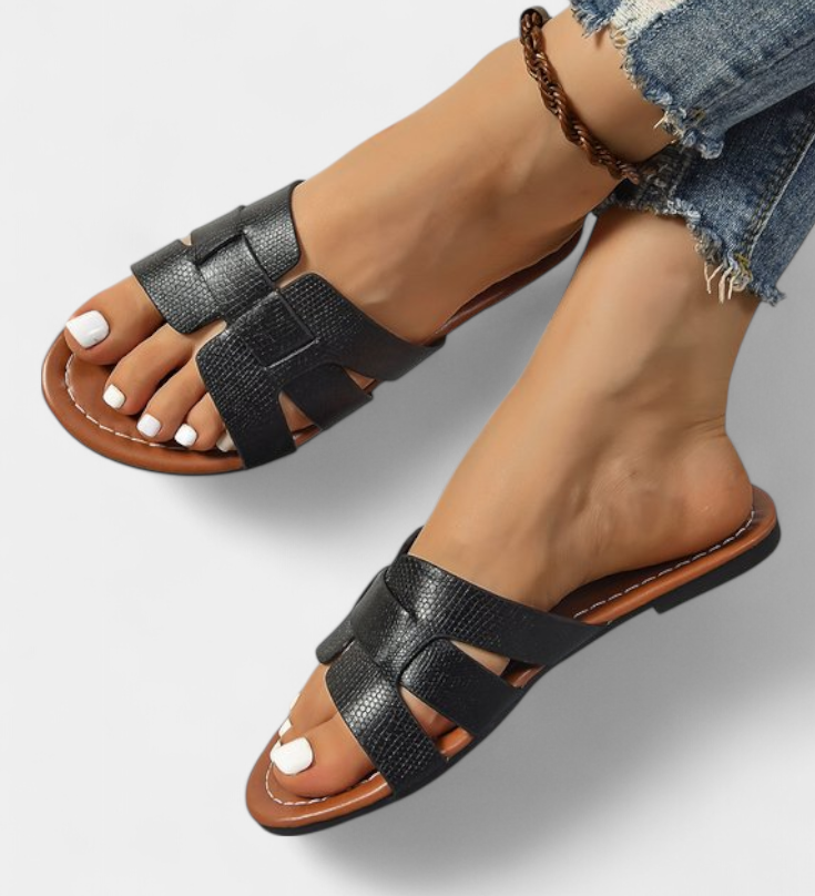 Silvia Sandalias Planas con Elegante Diseño Clásico y Moderno Corte Geométrico