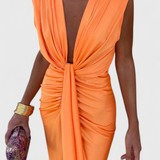 Elegante Vestido Midi Lakisha con Fruncido y Escote Profundo