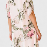 Elegante vestido de gasa fluida Tameka con detalles de pétalos y mangas transparentes