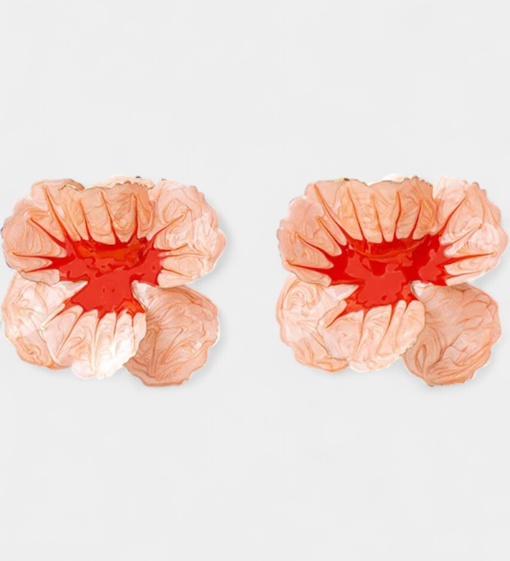 Elegantes Pendientes Geométricos Inspirados en la Forma de una Flor