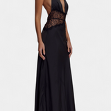 Elegante Vestido Largo Ashanty con Escote Halter y Detalles de Encaje Transparente en la Cintura