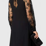 Elegante Vestido de Encaje con Mangas Largas y Cuello Redondo para un Look Sofisticado