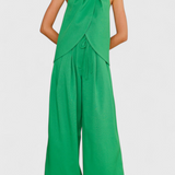Elegante Conjunto de Lino Bernadina con Top de Abertura Frontal y Pantalón de Pierna Ancha para un Look Sofisticado