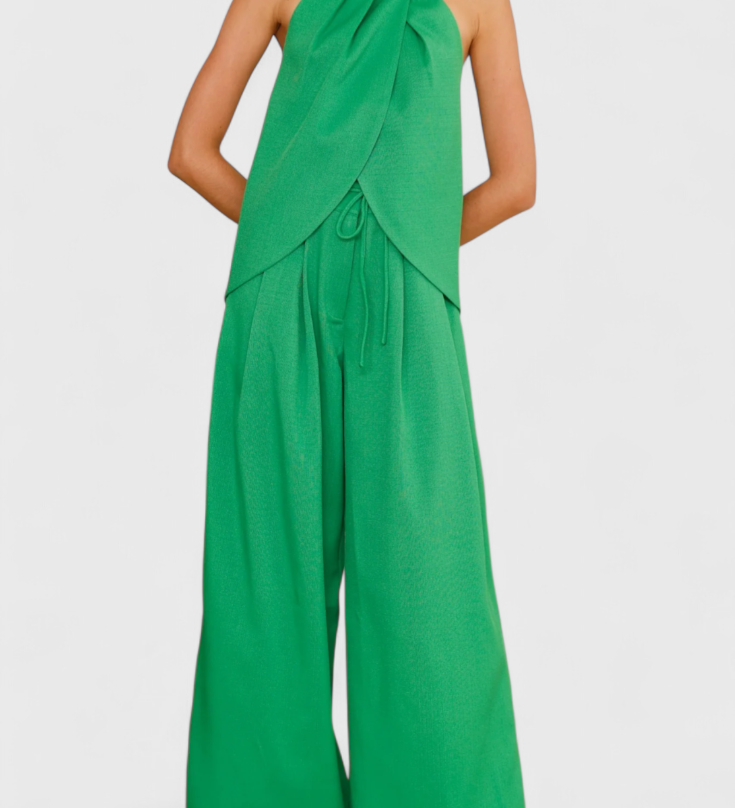 Elegante Conjunto de Lino Bernadina con Top de Abertura Frontal y Pantalón de Pierna Ancha para un Look Sofisticado