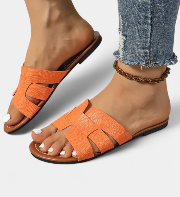 Silvia Sandalias Planas con Elegante Diseño Clásico y Moderno Corte Geométrico