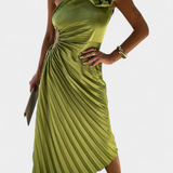 Elegante Leire Vestido de Cóctel Asimétrico con Aplique Floral y Falda Plisada para Destacar en Cada Ocasión