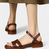 Calyssa Sandalias Planas con Correa Ajustable y Cojín de Espuma para Máxima Comodidad