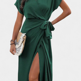 Begoña Vestido Cruzado Elegante con Cinturón y Detalle de Abertura Sutil