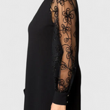 Elegante Vestido de Encaje con Mangas Largas y Cuello Redondo para un Look Sofisticado