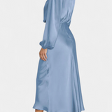 Elegante Vestido Maxi Cecila con Cuello Alto y Encantador Detalle Floral