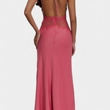 Elegante Vestido Largo Ashanty con Escote Halter y Detalles de Encaje Transparente en la Cintura