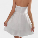 Vestido Mini Halter Kassandra con Espalda Abierta y Corte Evasé para un look irresistible