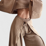 Conjunto Casual Maeva de Dos Piezas con Detalle de Abertura y Lazo para un Estilo Moderno y Confortable