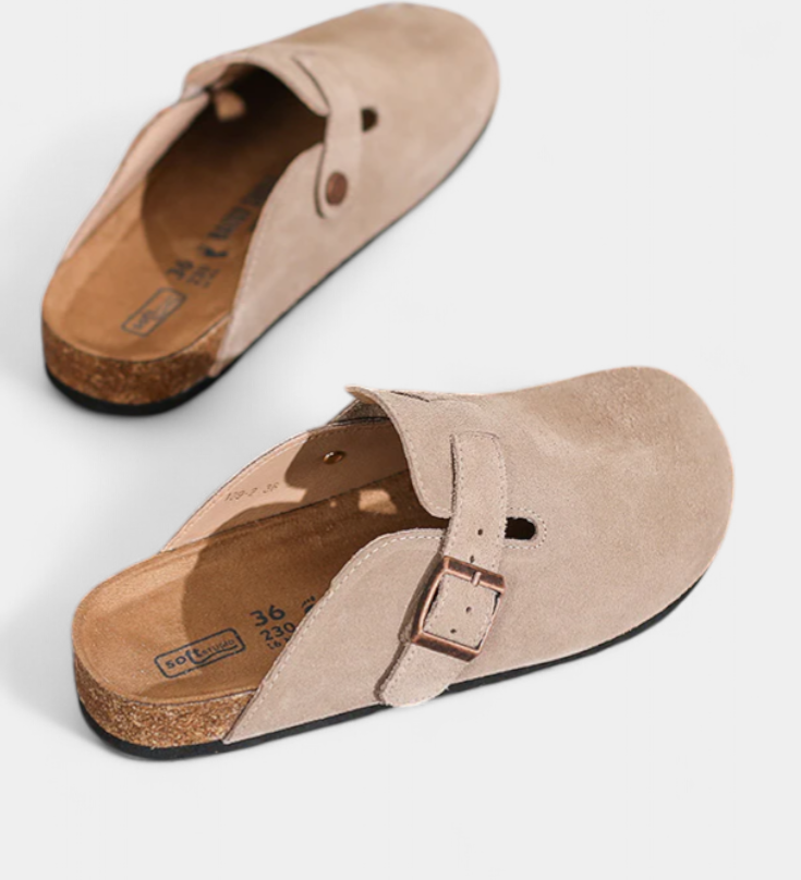 Aubree Zuecos Unisex de Gamuza con Hebilla Ajustable - Comodidad y Estilo en Cada Paso