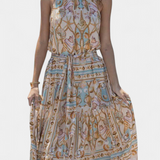 Elegante vestido largo de seda con hermoso estampado de Tesoros del Océano