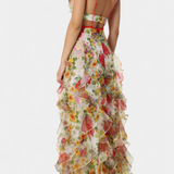 Elegante vestido maxi Bonnie con florales y detalles de volantes con corte lateral para un estilo único