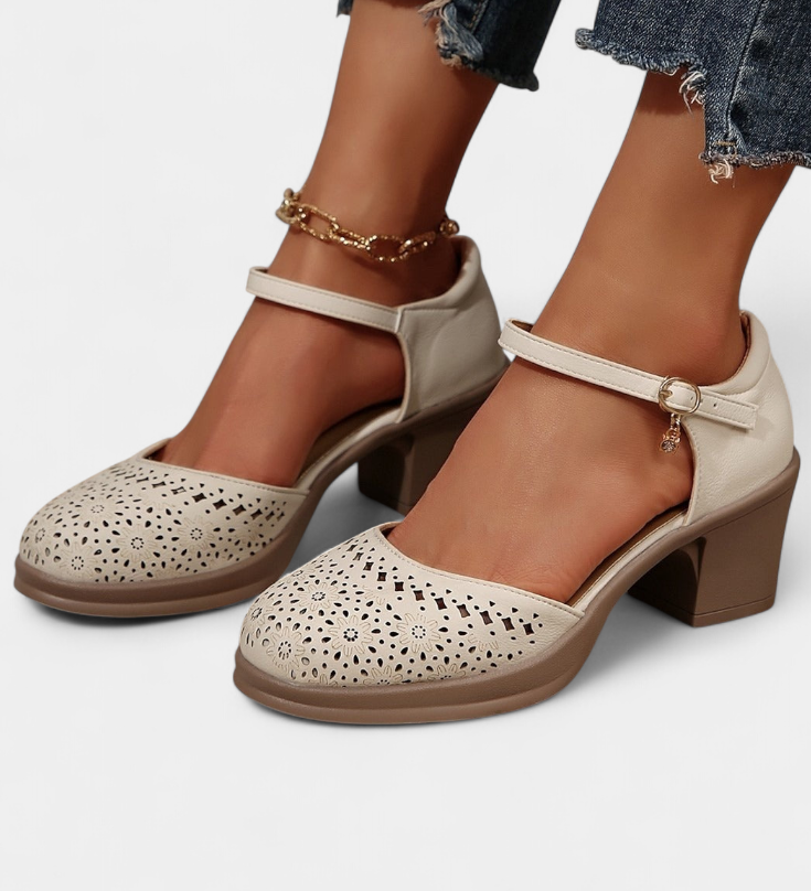 Elegantes Botines de Mujer en Cuero Sintético con Detalle de Hebilla Decorativa