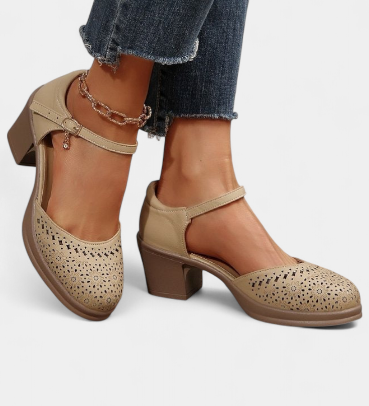 Elegantes Botines de Mujer en Cuero Sintético con Detalle de Hebilla Decorativa