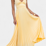 Vestido Arlena con Tiras y Espalda Cruzada para un Look Elegante y Estilizado