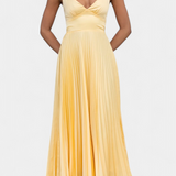 Vestido Arlena con Tiras y Espalda Cruzada para un Look Elegante y Estilizado