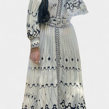 Vestido Maxi Soria con Botones Bordados de Estilo Folk para un Look Único