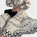 Vestido Maxi Soria con Botones Bordados de Estilo Folk para un Look Único