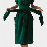 Cressida Elegante Vestido de Algodón con Escote en V y Cintura Ajustable para un Ajuste Perfecto