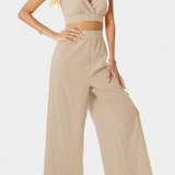 Elegante Conjunto de Chaleco de Encaje con Espalda Abierta y Pantalones Anchos para un Estilo Sofisticado