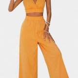 Elegante Conjunto de Chaleco de Encaje con Espalda Abierta y Pantalones Anchos para un Estilo Sofisticado