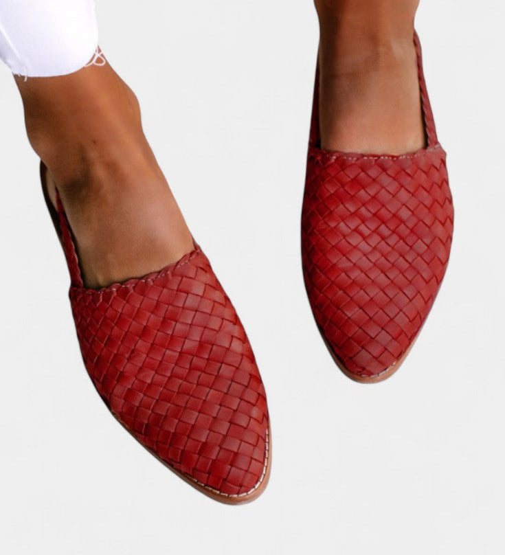 Sandalias Isadora Mules con Trenzado Elegante Punta Fina y Correa Slingback