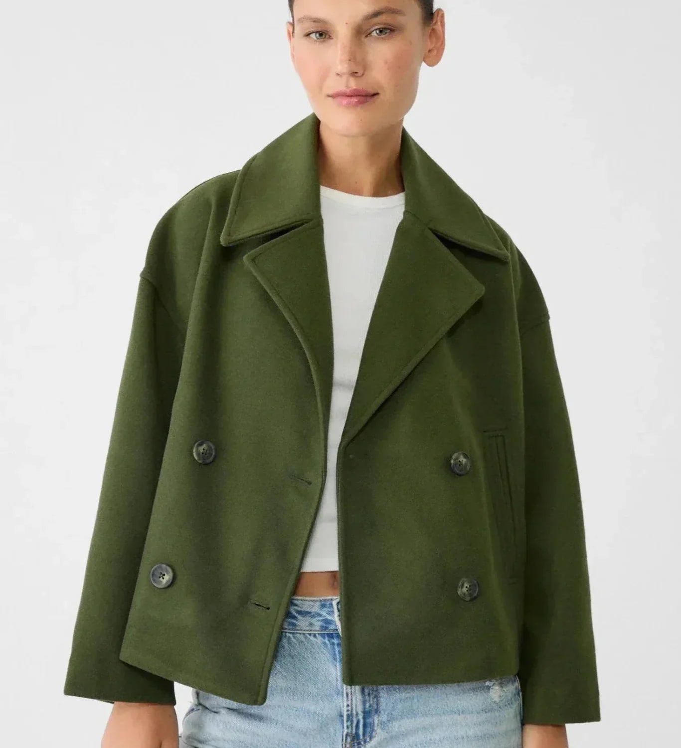 Chaqueta Destiny de corte corto con doble botonadura para un estilo moderno y elegante