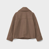 Chaqueta Destiny de corte corto con doble botonadura para un estilo moderno y elegante