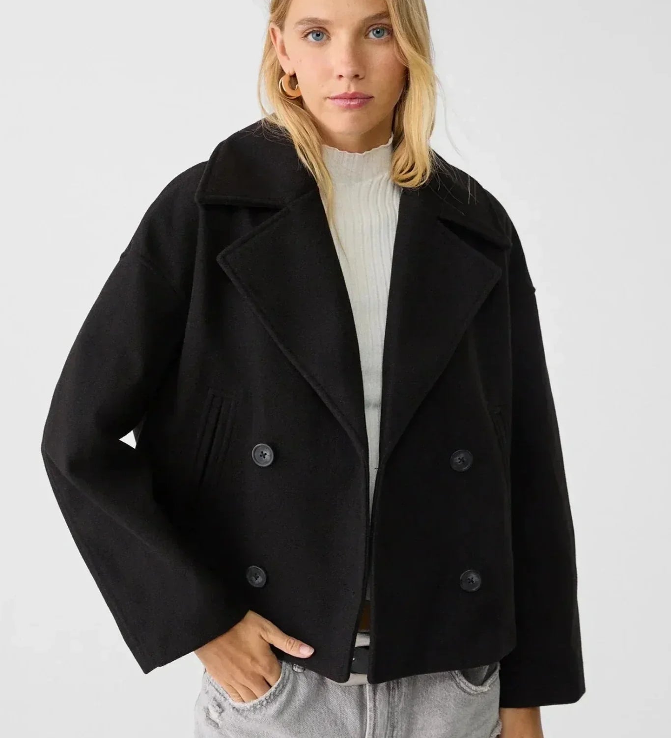 Chaqueta Destiny de corte corto con doble botonadura para un estilo moderno y elegante