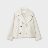 Chaqueta Destiny de corte corto con doble botonadura para un estilo moderno y elegante