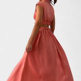 Elegante Conjunto Largo Jocelyn con Escote Alto y Detalle de Abertura Lateral para un look Minimalista y Sofisticado