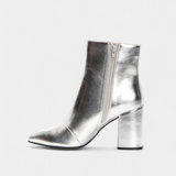 Ralica Botas de Tobillo con Detalles Metálicos Plateados para un Estilo Moderno y Elegante